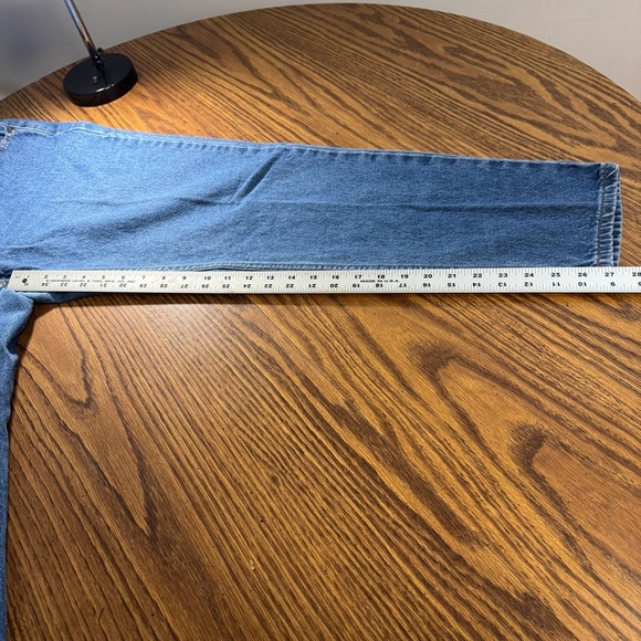 Liz Claiborne Classic Blue Denim Jeans. Size 14R - Picture 8 of 9